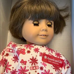 American girl doll Molly or Samantha 🤷🏼‍♀️